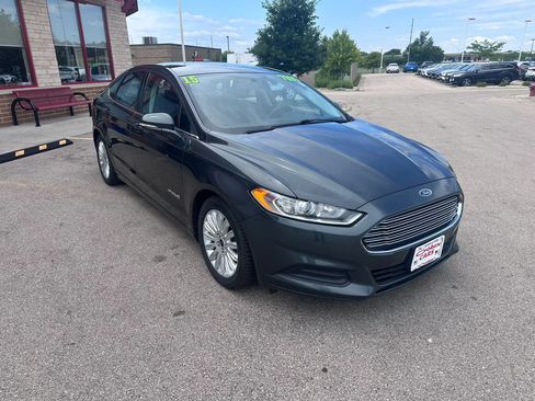 Used 2015 Ford Fusion SE FWD image 3