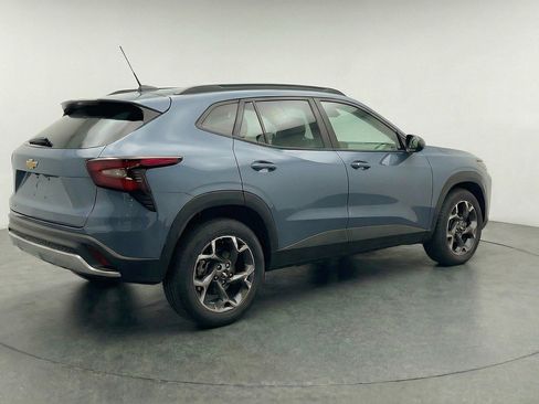 Used 2025 Chevrolet Trax LT image 9