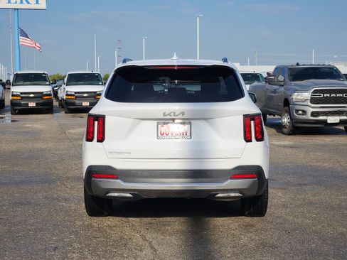 Used 2025 Kia Sorento S w/ Panoramic Sunroof Package FWD image 6