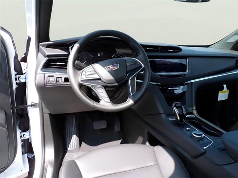 New 2025 Cadillac XT5 Premium Luxury image 10
