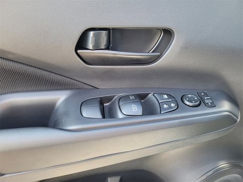 New 2025 Nissan Kicks Play S image 19