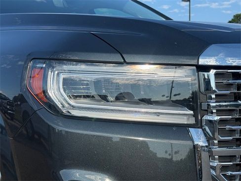 Used 2021 GMC Acadia Denali w/ Denali Technology Package image 3