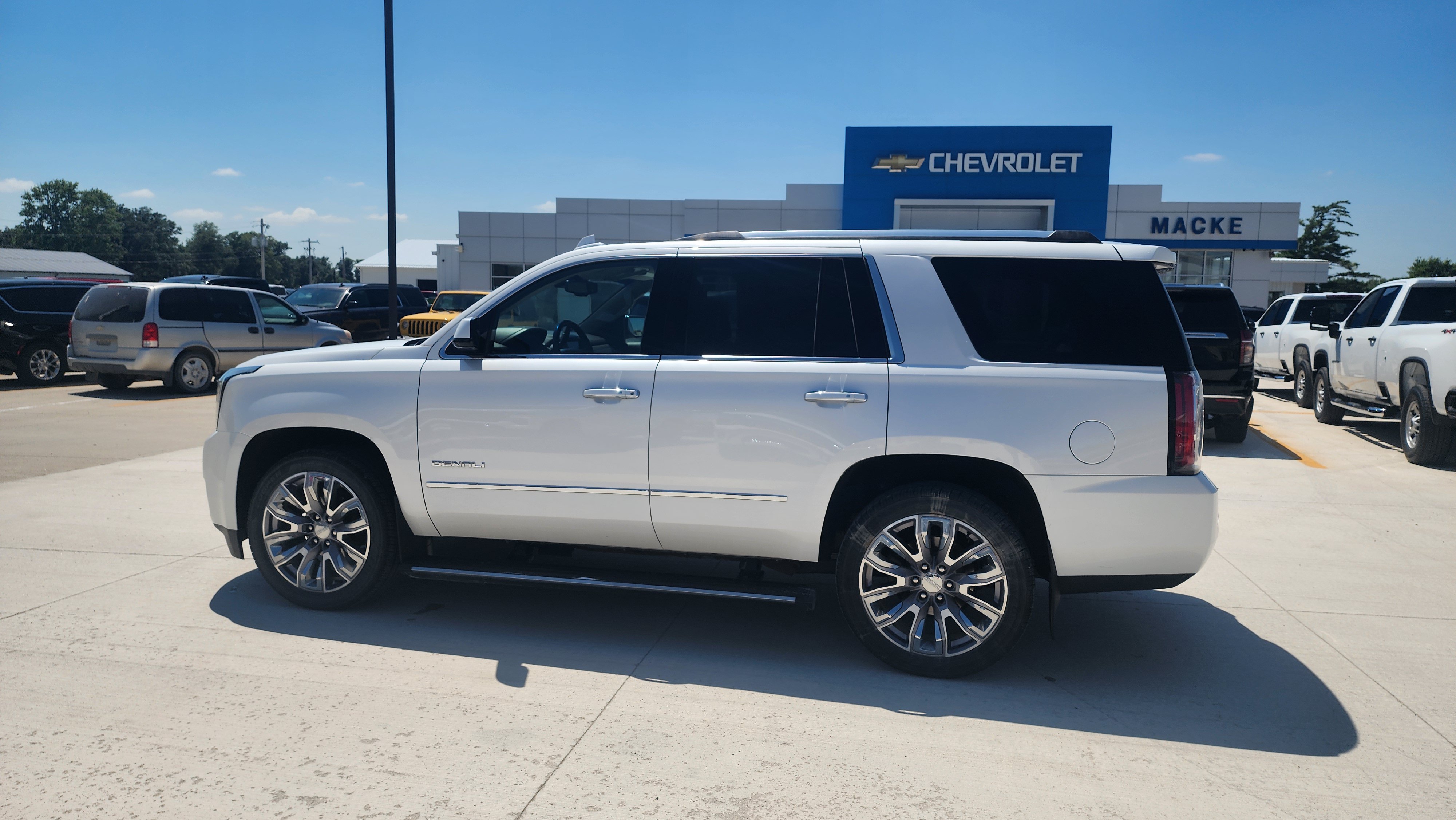 Used 2019 GMC Yukon Denali w/ Denali Ultimate Package AWD/4WD image 8