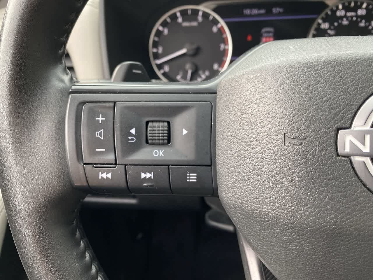 Used 2025 Nissan Rogue SV AWD/4WD image 19