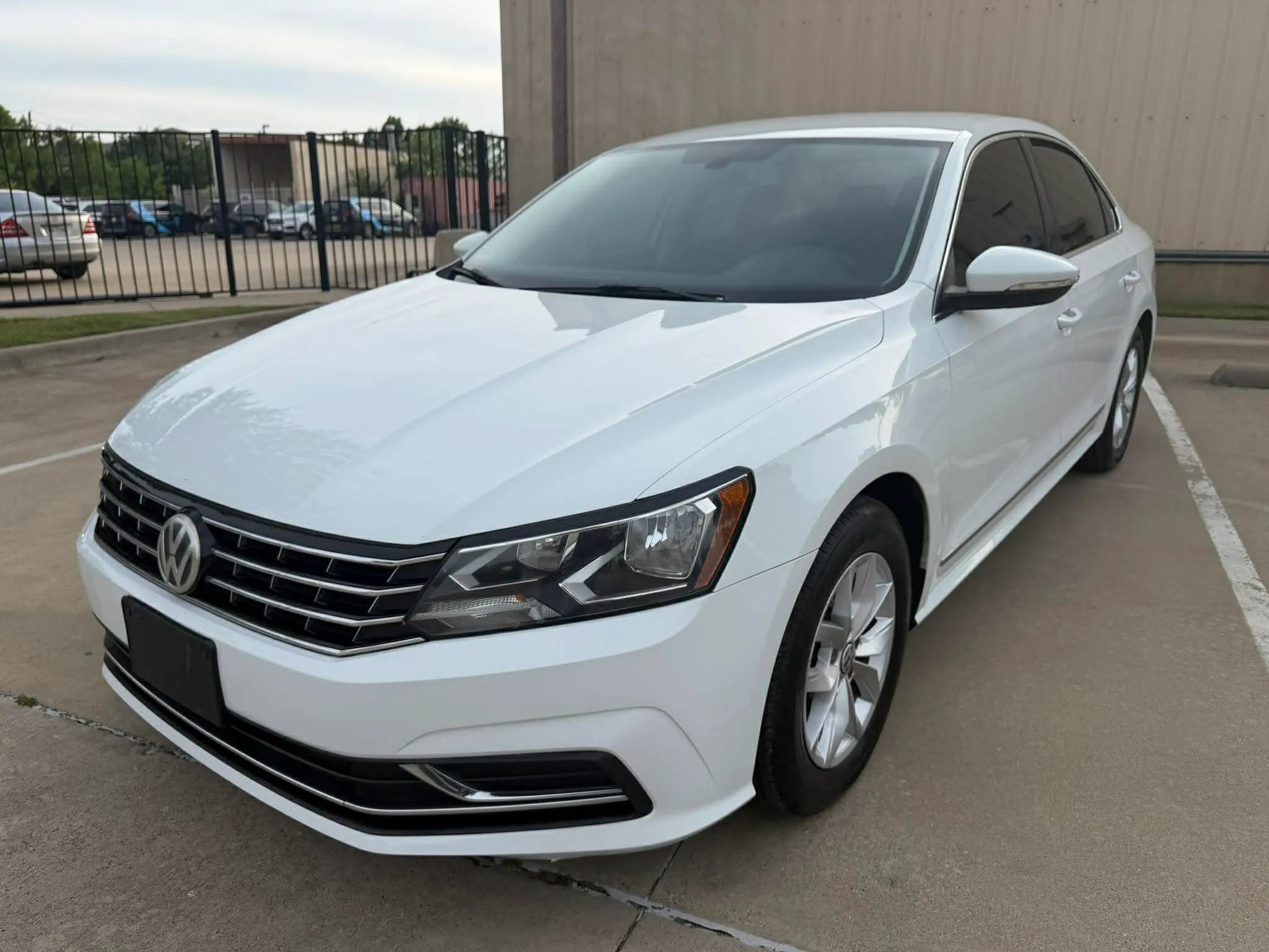 Used 2017 Volkswagen Passat 1.8T S FWD image 2