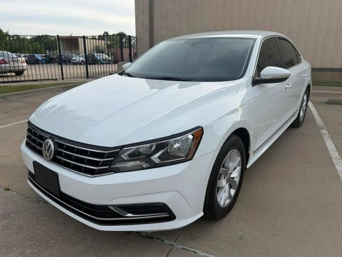 Used 2017 Volkswagen Passat 1.8T S FWD image 2