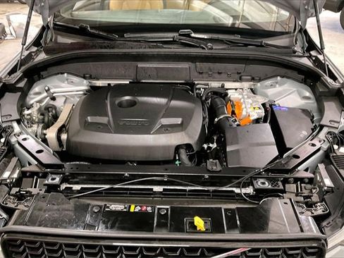 Certified 2024 Volvo XC60 T8 Ultimate w/ Climate Package image 11