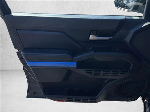 Certified 2025 Toyota Tacoma TRD Off-Road AWD/4WD image 13