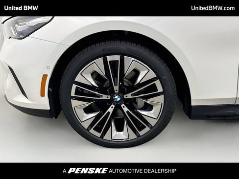 New 2027 BMW 530i RWD image 2
