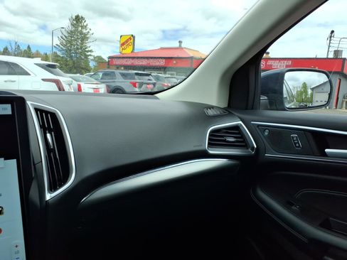 Used 2024 Ford Edge Titanium AWD/4WD image 18