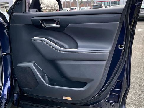 Used 2022 Toyota Highlander XLE image 23