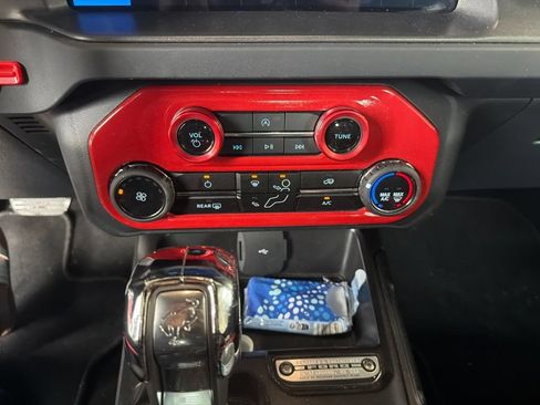 Used 2025 Ford Bronco 2-Door w/ Sasquatch Package AWD/4WD image 12