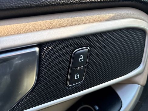 Used 2020 Ford Explorer XLT w/ Equipment Group 202A image 14