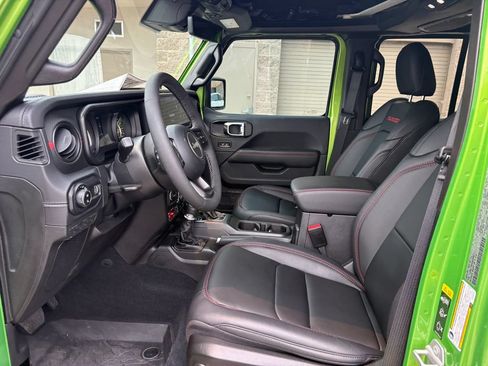 Used 2025 Jeep Gladiator Rubicon AWD/4WD image 16