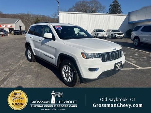 Used 2020 Jeep Grand Cherokee Laredo image 1