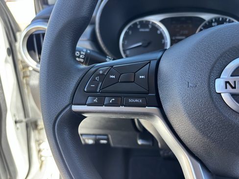Used 2021 Nissan Versa S FWD image 27