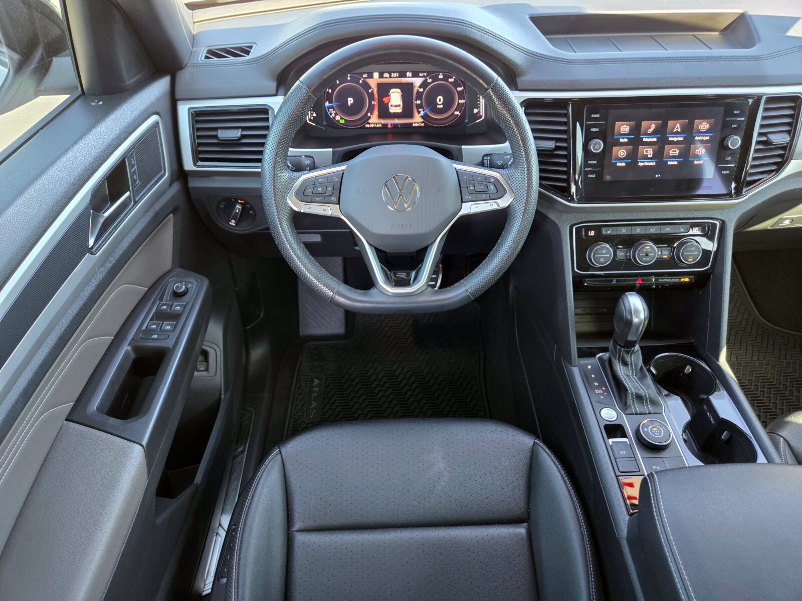 Used 2023 Volkswagen Atlas Cross Sport SEL R-Line AWD/4WD image 13