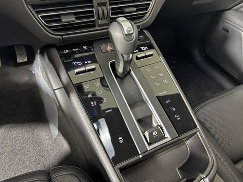 New 2026 Porsche Macan image 28