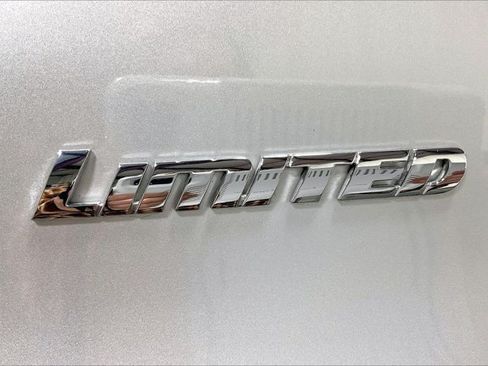 Used 2022 Toyota 4Runner Limited AWD/4WD image 8