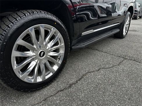 Used 2023 Cadillac Escalade Premium Luxury image 12