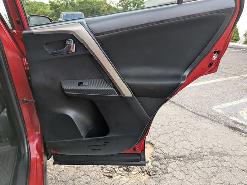 Used 2014 Toyota RAV4 XLE AWD/4WD image 34