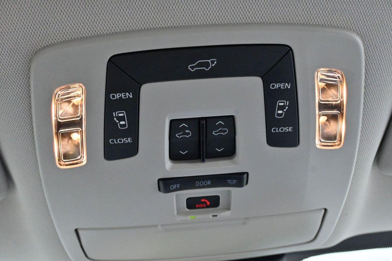 Used 2025 Toyota Sienna XLE FWD image 27