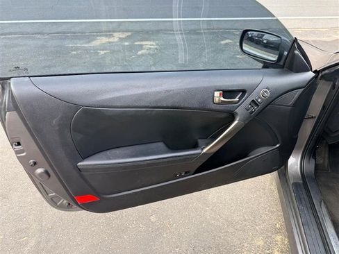 Used 2013 Hyundai Genesis 3.8 image 10