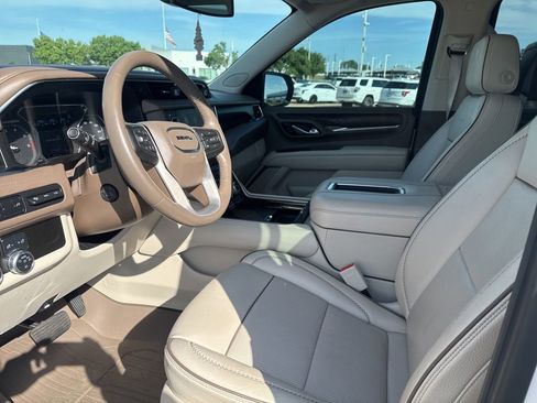 Used 2021 GMC Yukon Denali w/ LPO, Illumination Package AWD/4WD image 7