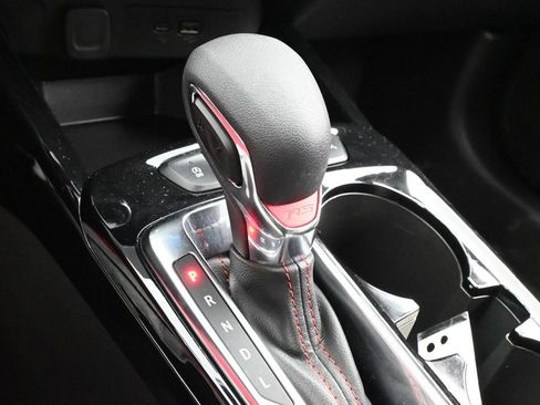Used 2025 Chevrolet Trax RS FWD image 20