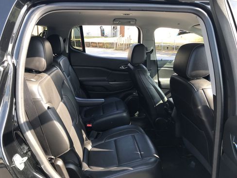 Used 2023 GMC Acadia SLT FWD image 12