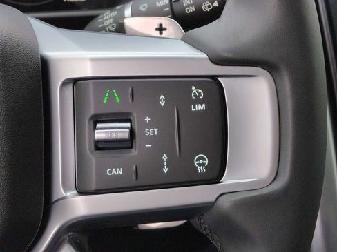 Used 2024 Land Rover Discovery S image 25