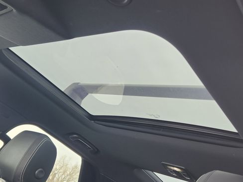 Used 2021 Land Rover Discovery S image 23