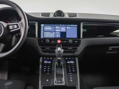 Certified 2025 Porsche Macan image 21