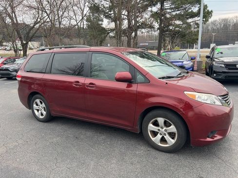 Used 2013 Toyota Sienna LE image 6