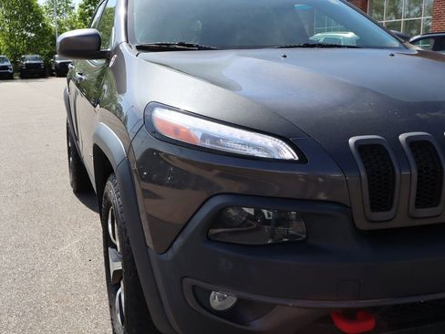 Used 2016 Jeep Cherokee Trailhawk w/ Cold Weather Group AWD/4WD image 2