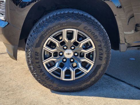 Used 2024 Chevrolet Colorado Z71 w/ Z71 Convenience Package 2 image 11