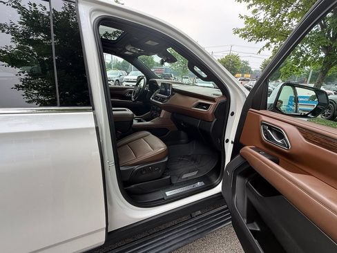 Used 2024 Chevrolet Tahoe High Country AWD/4WD image 17