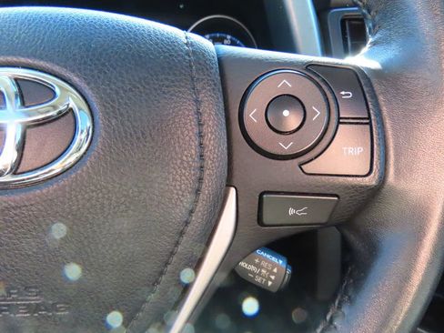 Used 2018 Toyota RAV4 XLE image 34