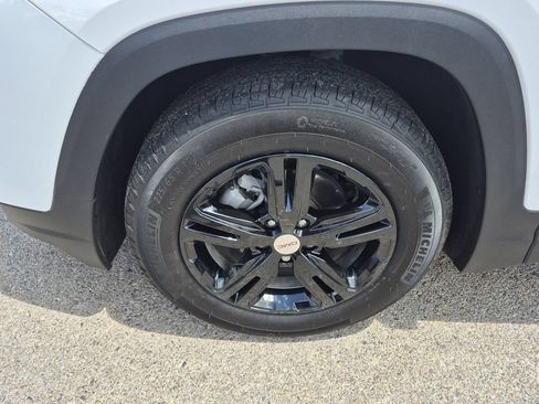 Certified 2024 GMC Terrain SLE w/ Driver Convenience Package FWD image 17