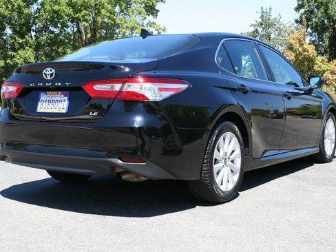Used 2020 Toyota Camry LE w/ Convenience Package FWD image 5