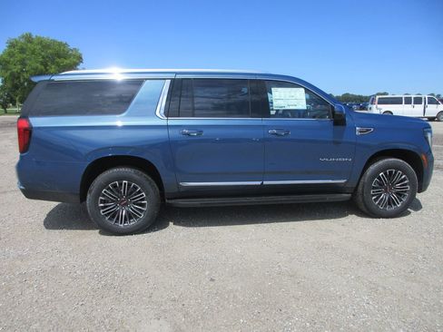 New 2026 GMC Yukon XL Elevation w/ Elevation Premium Package AWD/4WD image 3