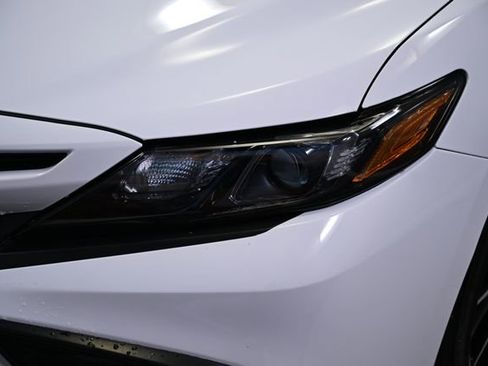 Used 2024 Toyota Camry SE image 14