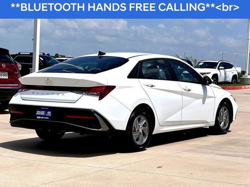 Used 2025 Hyundai Elantra SE w/ Cargo Package image 8