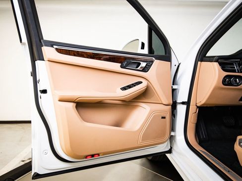 Certified 2023 Porsche Macan S AWD/4WD image 23