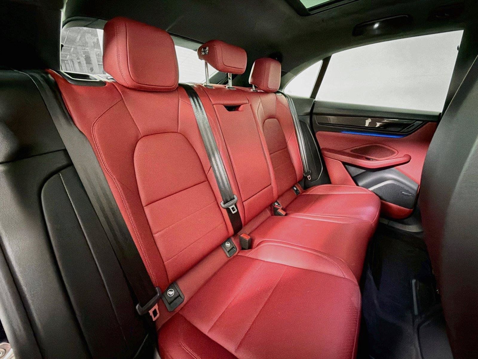 Certified 2025 Porsche Macan Turbo Electric AWD/4WD image 27