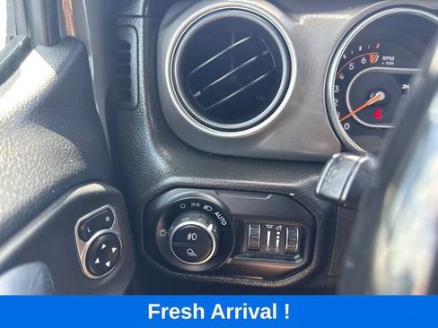 Used 2022 Jeep Gladiator Sport AWD/4WD image 8
