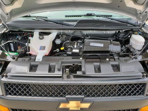 Used 2018 Chevrolet Express 2500 w/ Driver Convenience Package RWD image 26