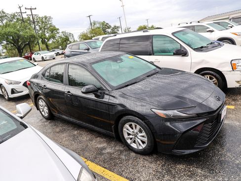 Used 2025 Toyota Camry LE w/ Convenience Package FWD image 7