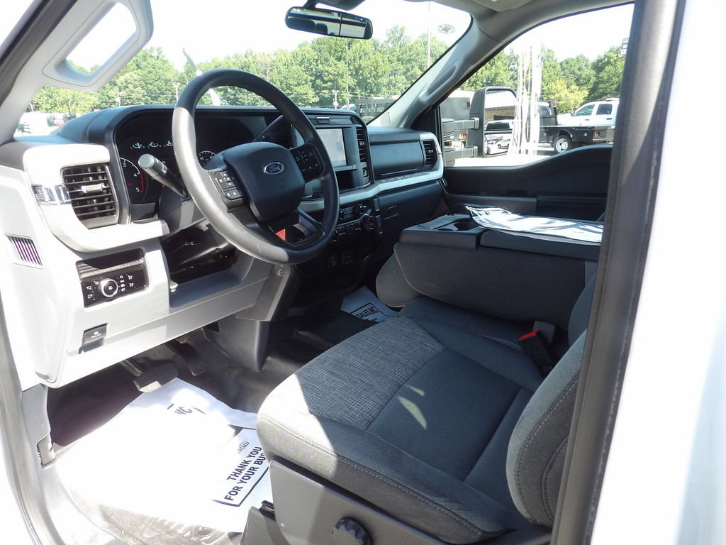 Used 2025 Ford F550 4x4 Crew Cab image 16