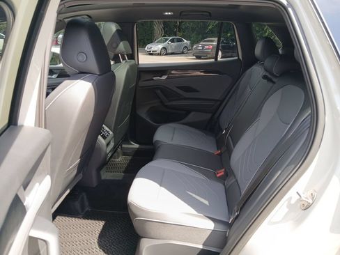Used 2026 Volkswagen Tiguan SE R-Line AWD/4WD image 25